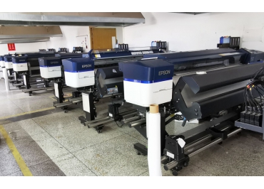 日本愛普生高精度寫真噴繪機10臺(現場實景)